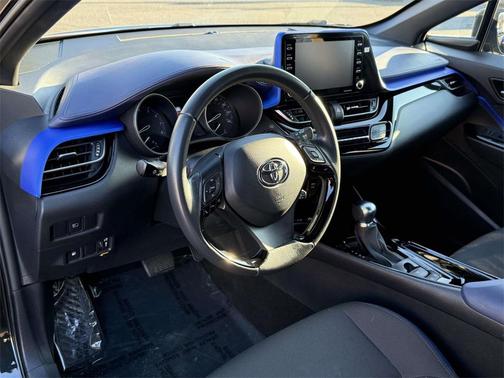 2022 Toyota C-HR XLE