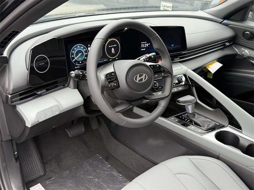 2025 Hyundai ELANTRA HEV Limited