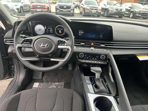 2025 Hyundai ELANTRA SEL