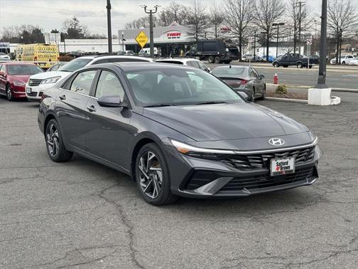 2025 Hyundai ELANTRA SEL