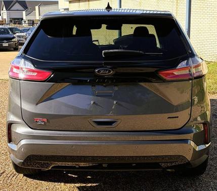Carbonized Gray Metallic 2023 Ford Edge SE