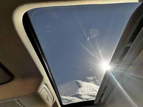 2015 Volkswagen Jetta Auto SE w/Connectivity/Navigation