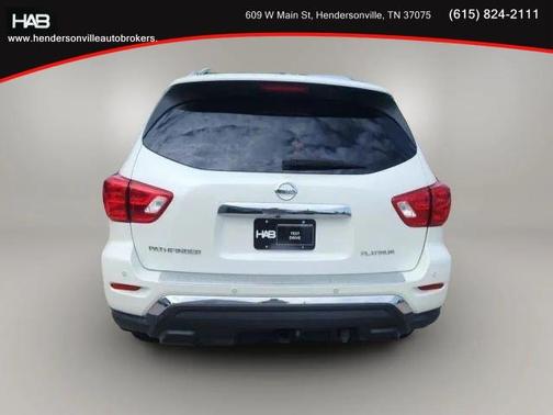 White 2017 Nissan Pathfinder Platinum