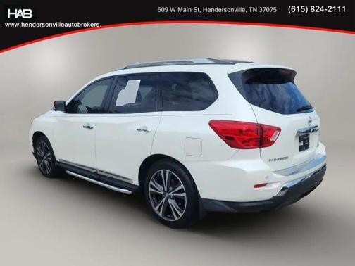 White 2017 Nissan Pathfinder Platinum