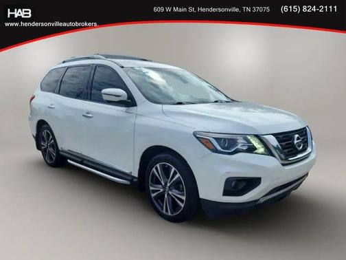 White 2017 Nissan Pathfinder Platinum