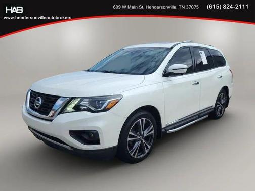 White 2017 Nissan Pathfinder Platinum