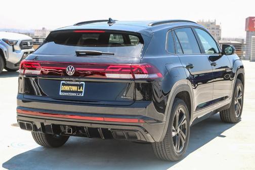 2025 Volkswagen Atlas Cross Sport 2.0T SEL R-Line Black