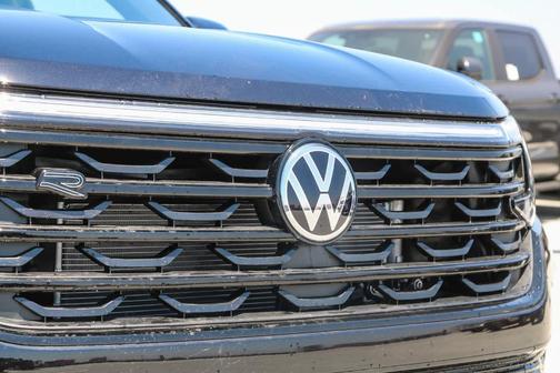 2025 Volkswagen Atlas Cross Sport 2.0T SEL R-Line Black
