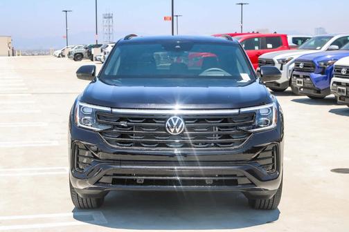 2025 Volkswagen Atlas Cross Sport 2.0T SEL R-Line Black