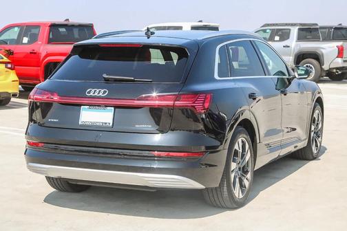 2022 Audi e-tron Premium