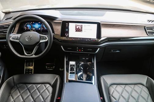 2025 Volkswagen Atlas 2.0T SEL Premium R-Line