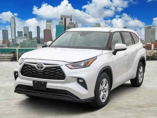 2024 Toyota Highlander LE