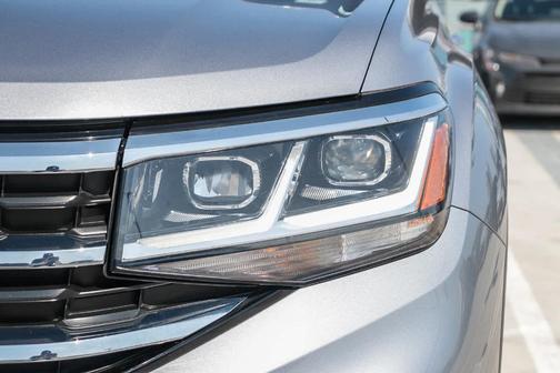2022 Volkswagen Atlas Cross Sport 2.0T SE w/ Technology