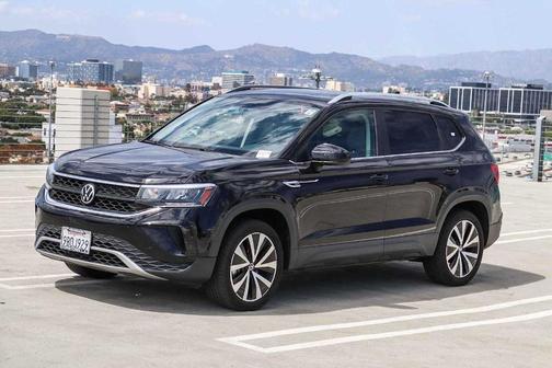 Deep Black Pearl Effect 2022 Volkswagen Taos 1.5T SE