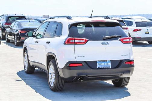 2016 Jeep Cherokee Sport