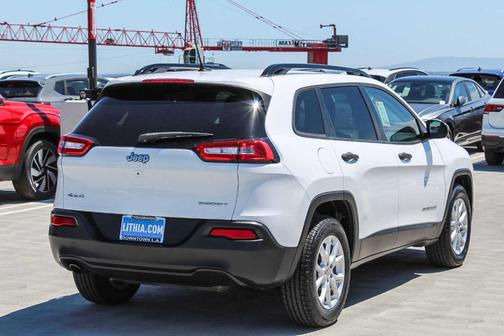 2016 Jeep Cherokee Sport