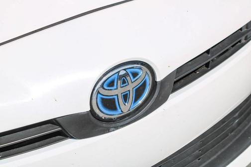 2022 Toyota Prius LE