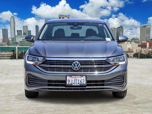 Platinum Gray Metallic 2023 Volkswagen Jetta 1.5T SE