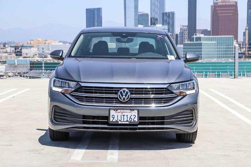 Platinum Gray Metallic 2023 Volkswagen Jetta 1.5T SE