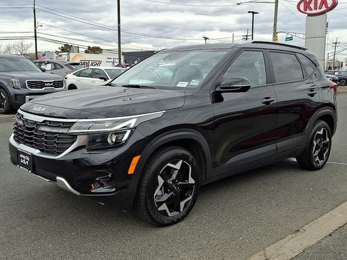 Fusion Black 2025 Kia Seltos S