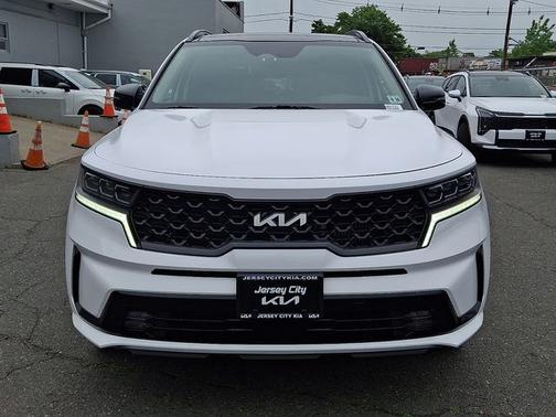 White Pearl 2023 Kia Sorento SX
