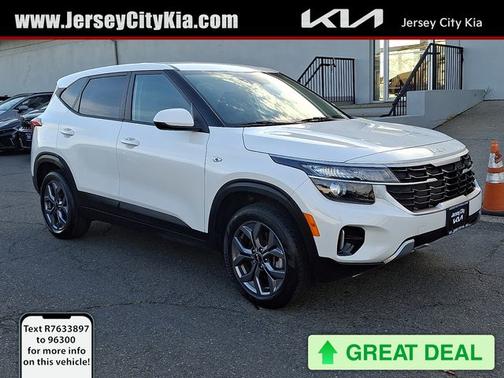 Snow White Pearl 2024 Kia Seltos LX