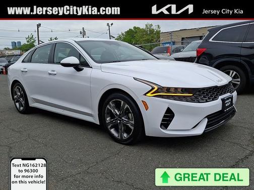 White Pearl 2022 Kia K5 LXS