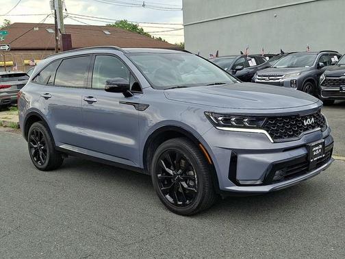 Silver 2022 Kia Sorento SX