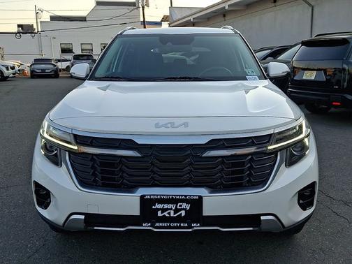 Snow White Pearl 2024 Kia Seltos S
