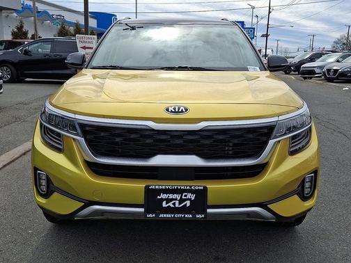 Starbright Yellow/Black Roof 2021 Kia Seltos SX