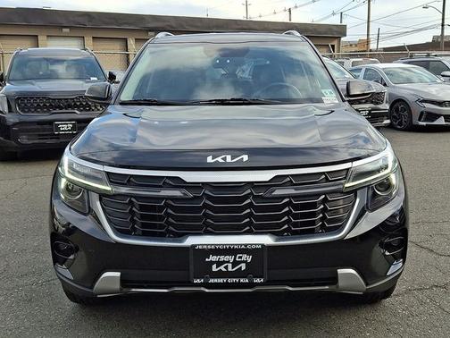 Fusion Black 2024 Kia Seltos S