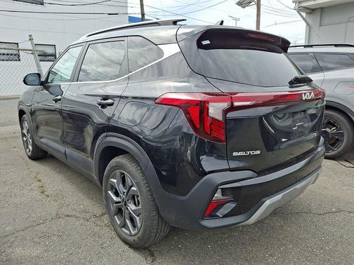 Fusion Black 2024 Kia Seltos S