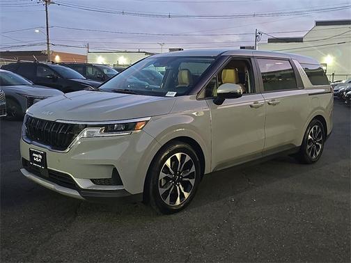 2024 Kia Carnival EX