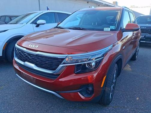 Orange 2022 Kia Seltos S