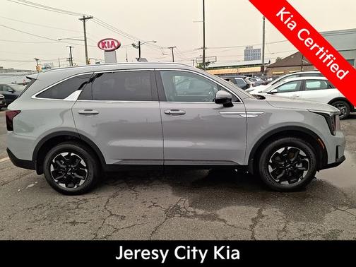 Gray 2025 Kia Sorento S
