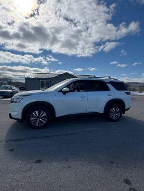 2023 Nissan Pathfinder SL 4WD