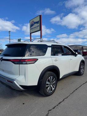 2023 Nissan Pathfinder SL 4WD