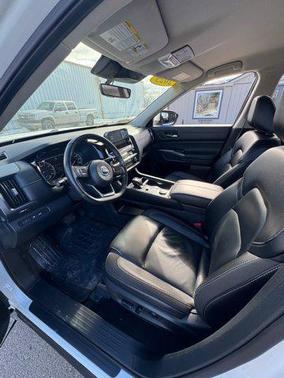 2023 Nissan Pathfinder SL 4WD