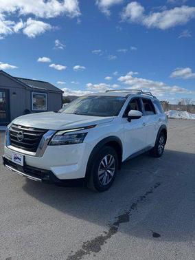2023 Nissan Pathfinder SL 4WD