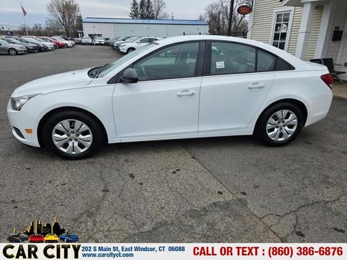 White 2014 Chevrolet Cruze LS