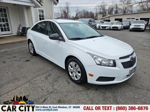White 2014 Chevrolet Cruze LS
