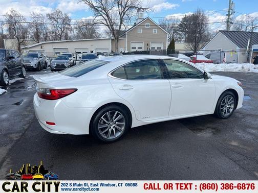 White 2016 Lexus ES 300h Base