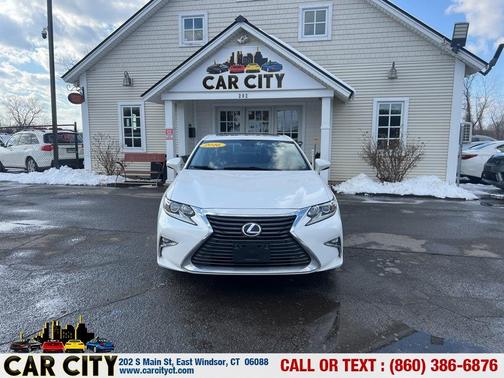 White 2016 Lexus ES 300h Base