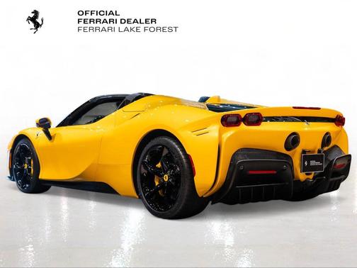 Giallo Triplo Strato 2025 Ferrari SF90 Spider Base