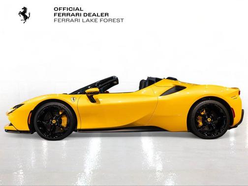 Giallo Triplo Strato 2025 Ferrari SF90 Spider Base