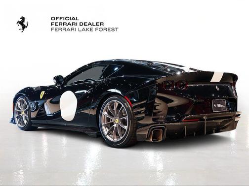 2023 Ferrari 812 Competizione 