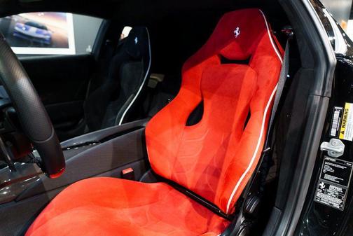 2023 Ferrari 812 Competizione 