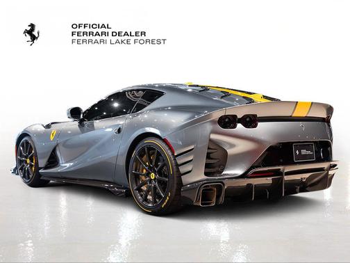 2022 Ferrari 812 Competizione 