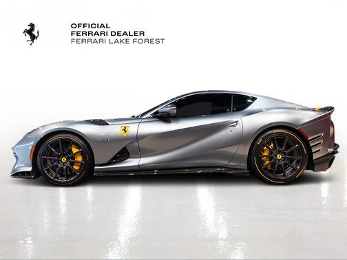 2022 Ferrari 812 Competizione 