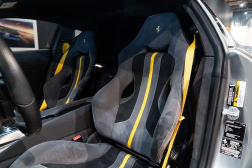 2022 Ferrari 812 Competizione 